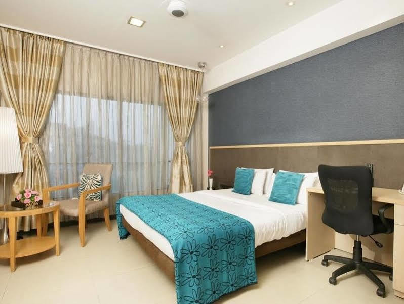 The Sirona Hotel Пуна Экстерьер фото