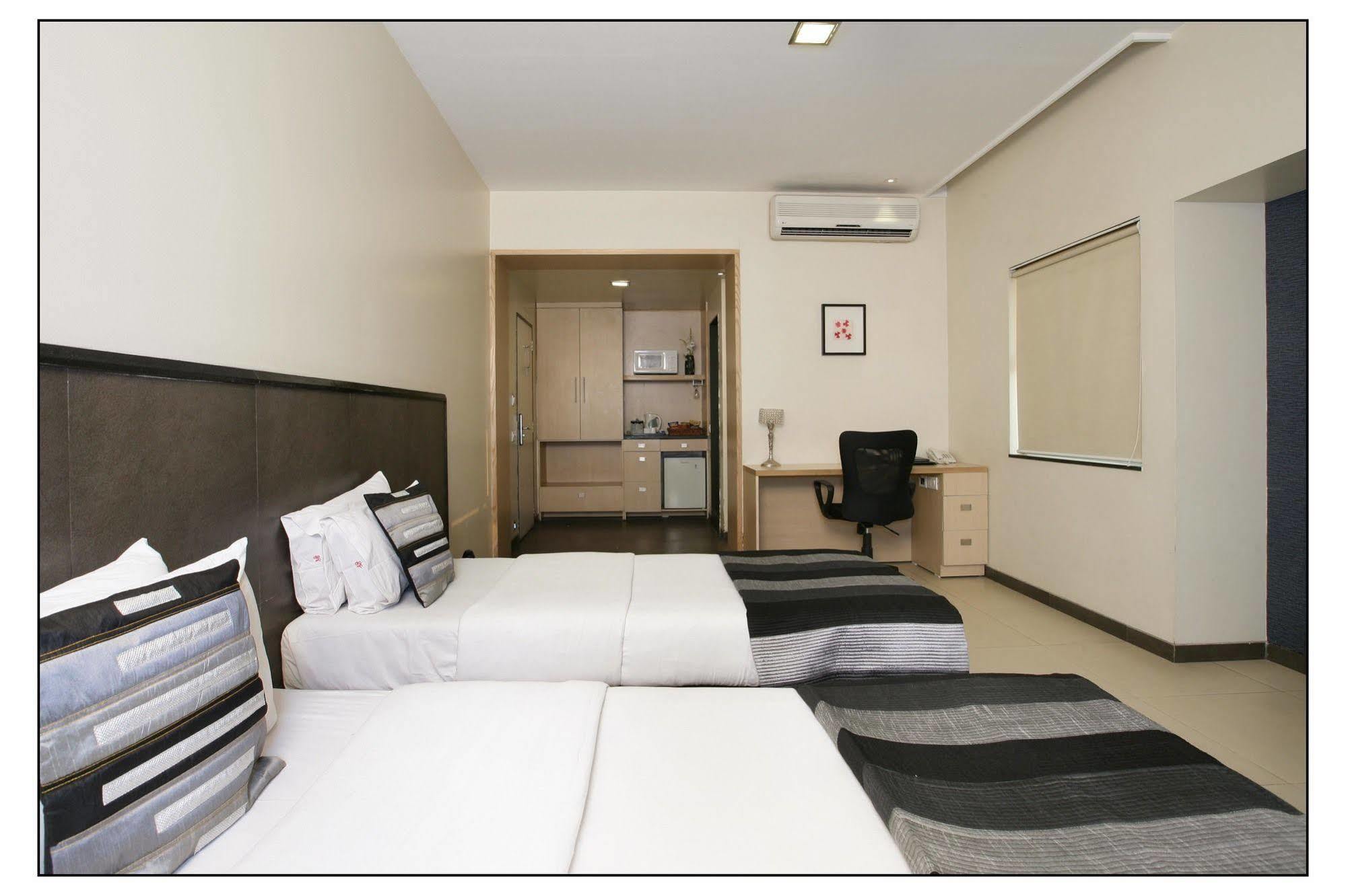 The Sirona Hotel Пуна Экстерьер фото