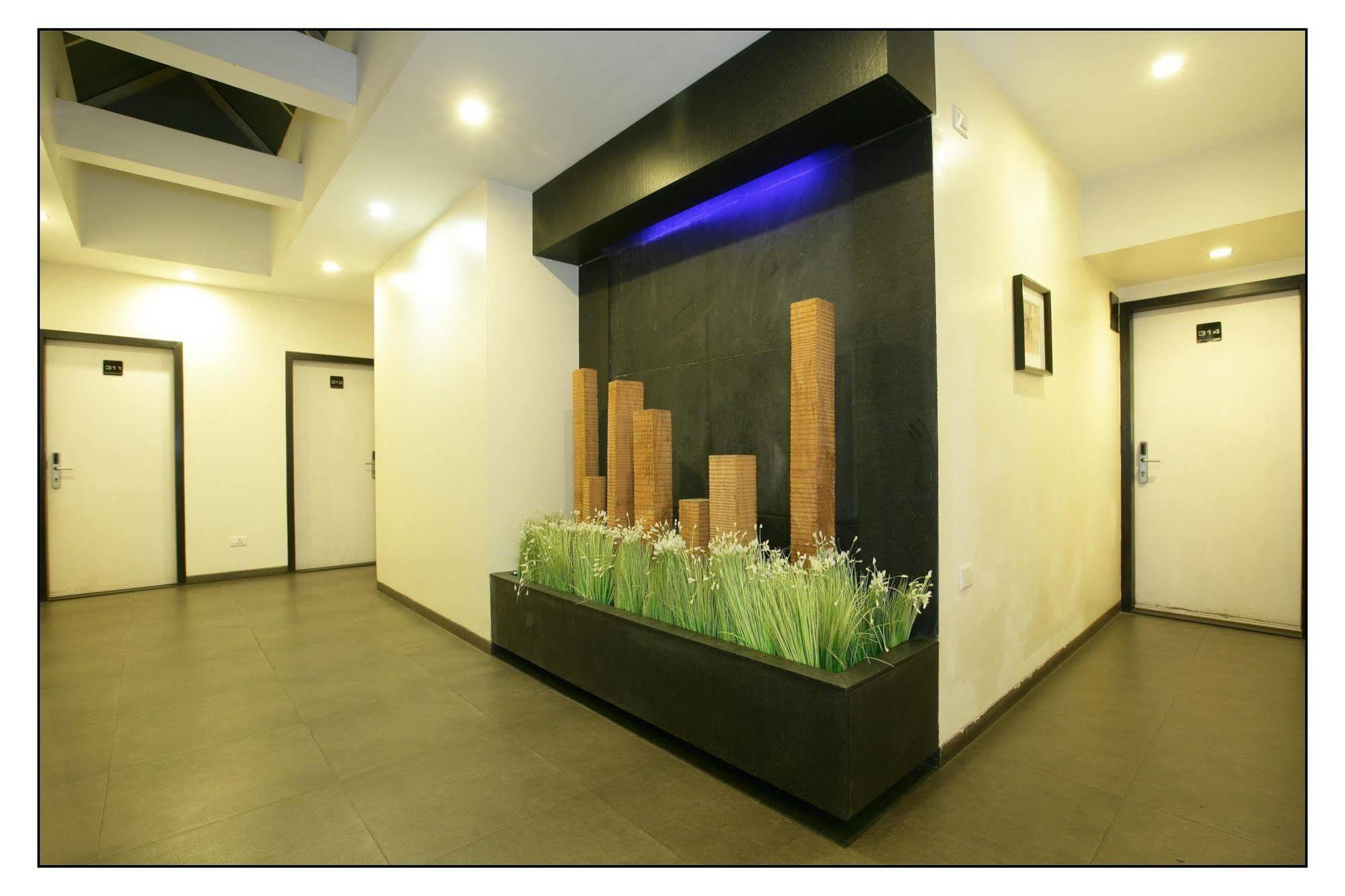 The Sirona Hotel Пуна Экстерьер фото