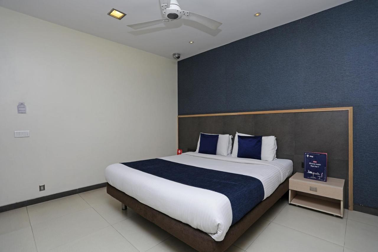 The Sirona Hotel Пуна Экстерьер фото